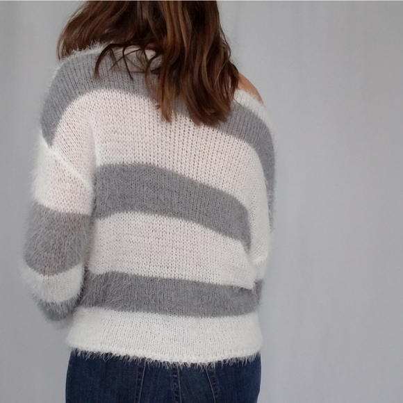 Cozy grey and white stripe sweater - Picture 5 of 6